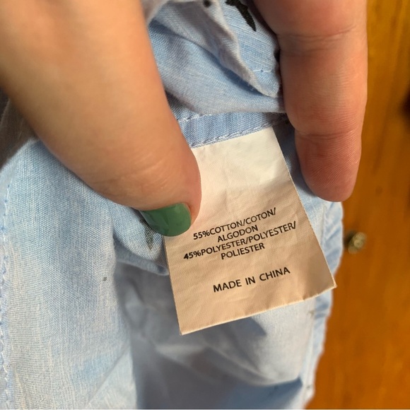 Molokai surf co. Men’s size medium short sleeve button down with shark print - Picture 11 of 11